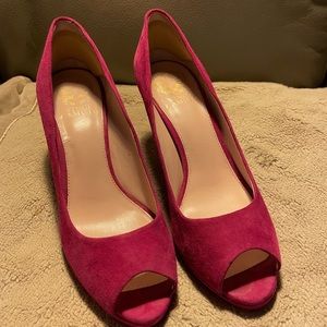 vince camuto hot pink suede mini platform heels. size 8.5